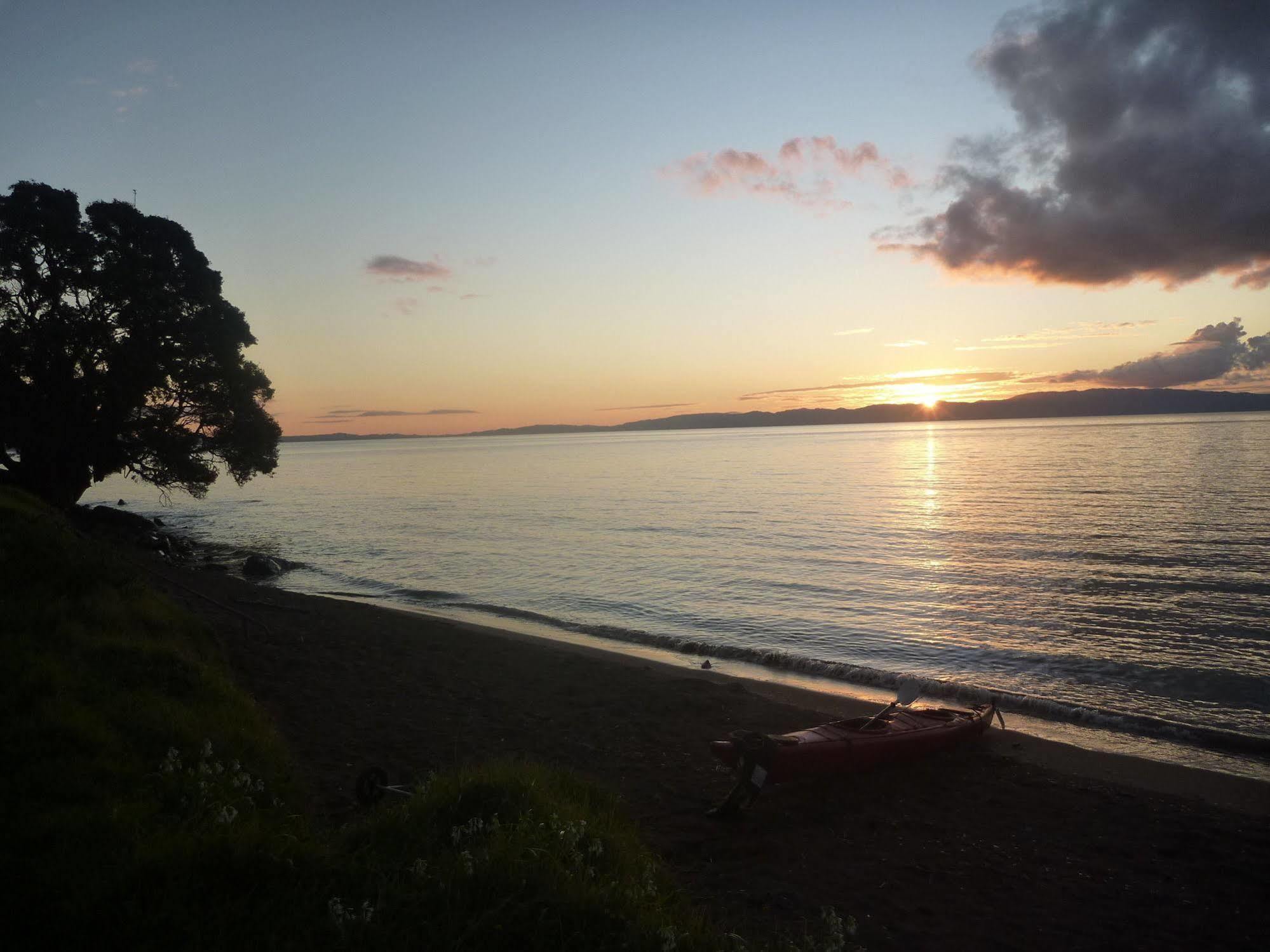 Pohutukawa Coast Bnb Te Puru Exterior photo